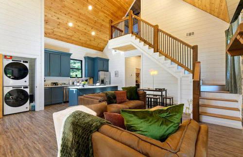 Luxury Winter Cabin! Hot Tub - Fire Pit - Decks - Game Room - Foto 20