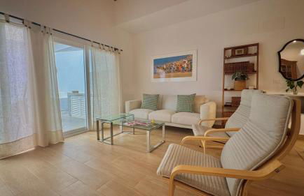 Stunning Home, AC, Beach, Backyard, 4 BR - Photo 37