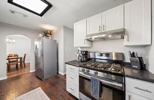 3 bedroom 1 bath WiFi Large back yard with BBQ pit - Foto 11