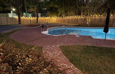 15 Min to UA Private Heated Pool Huge Yard Luxe Master - Foto 32