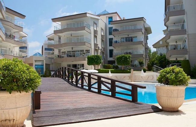 Spacious 2 Bed 2 Bath Home in one of Side's Most Popular Communities - Foto 35