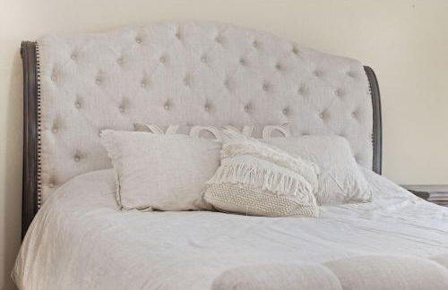 Stylish Silver Falls 4BR KING Master Game Room - Photo 18