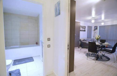 Near Dlr station -WiFi -Parking -Pets -Sleeps 5 - Foto 3