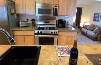 Hot Air Balloon Haven, Hot Tub, King Bed, Office, Foosball, Bball - Foto 3