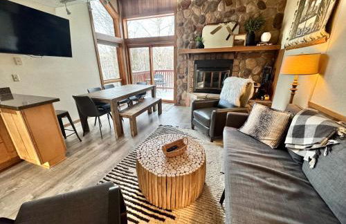 Cozy Townhome at Lutsen Mtn - Ski-in, Ski-out, Pool, Hot Tub, Fitness Center, resort amenities galore! - Foto 7