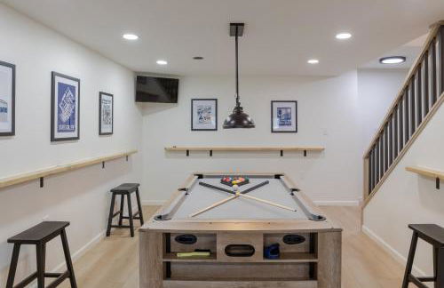 Large Luxury Home with Media Room and Game Room - 10 mins to Campus & Stadium - Foto 60