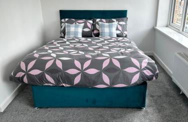 Cozy Family House 10 min from Manchester Airport - Photo 53