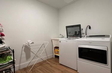 Lux Retreat with Pool Near Beach - Foto 50