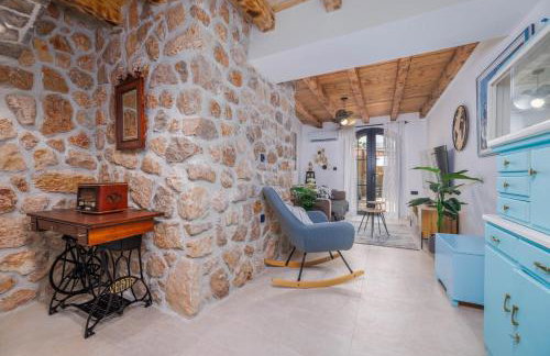 Villa Melary with Pool and Jacuzzi - Photo 12