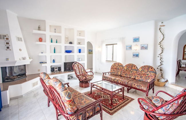 Joana Stunning Villa IS A 10 MIN Walk TO THE BEA - Foto 11