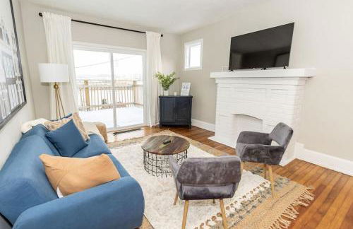 Cozy Riverfront Bungalow with Stunning Views - Foto 37