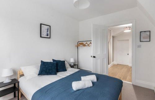 St Albans Centre Home - 4BR - 2 FREE parking - Photo 17