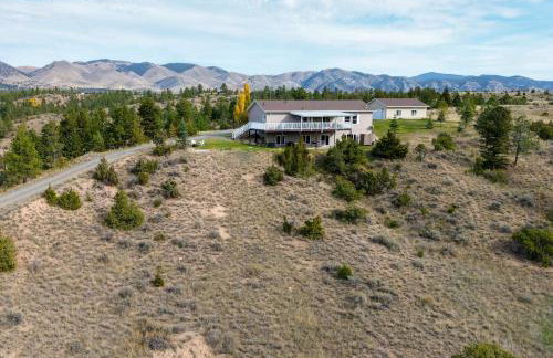 Spacious Canyon Ferry Lake House with Bar and Views! - Foto 3