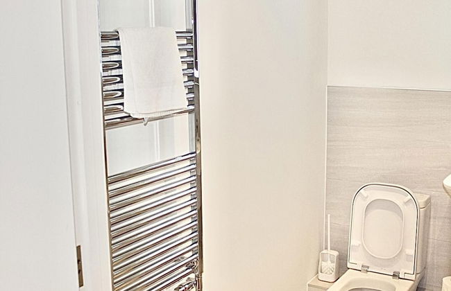 Impeccable 1bed Apartment in the Heart Ofgreenford - Foto 19