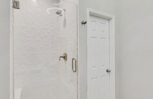 Captivating 6BR 3B Home with Pool & Fire Pit - Foto 42