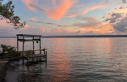 Boat, Grill and Unwind Lakefront Cayuga Home! - Foto 29