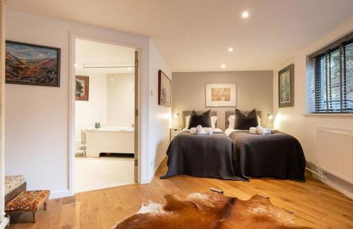 Stunning 6 Bedroom with Swimming Pool & Sauna! - Foto 63