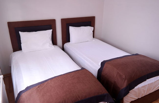 Sheriff Residence - Photo 15