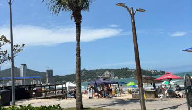 Apto climatizado amplo pé na areia - Itapema 180m da Praia - Foto 3