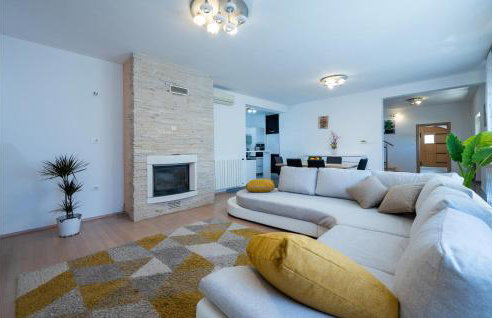 Lovely Home In Susnjevica With Kitchen - Photo 4