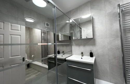 Two Bedroom Holiday Home - Photo 13