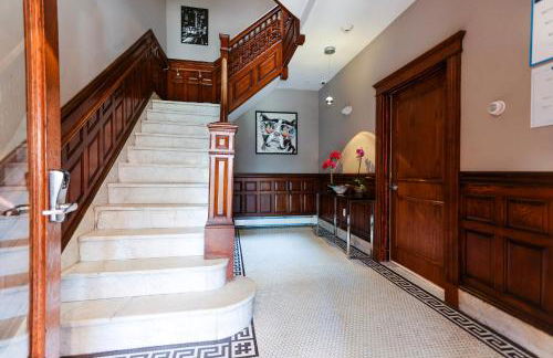 A Stylish Stay w/ a Queen Bed, Heated Floors.. #1 - Foto 10