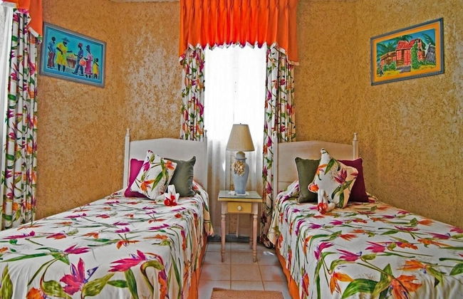 Sea Symphony Barbados - 6 B R Beachfront Villa w Staff - Foto 18