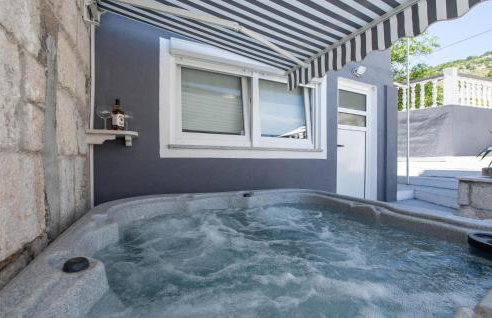 Cozy Home In Srinjine - Photo 7