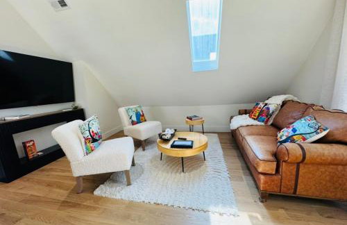 Chic Luxe Spa Retreat Light Filled King Bed Garage - Foto 7