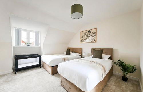 Swan's Place - Large 4bed home, Sleeps 9, Parking x2 & Games room - Foto 50