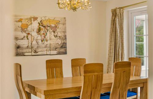 Spacious 4 Bedroom Warrington House with Free Parking Perfect for Contractors, Families and Business Guests - Foto 24