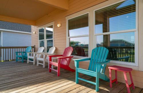 Charming Beachside Retreat: Steps from the Sand and Surf - Photo 27