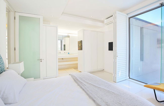 Villa Bleu Blanc in Camps Bay With Pool and Views - Foto 20