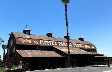 Entire Private Home with 5 Bedrooms 3 Bathrooms, 3000 sqft, Gated Yard, Garage, Nice View, Available Now - Foto 52