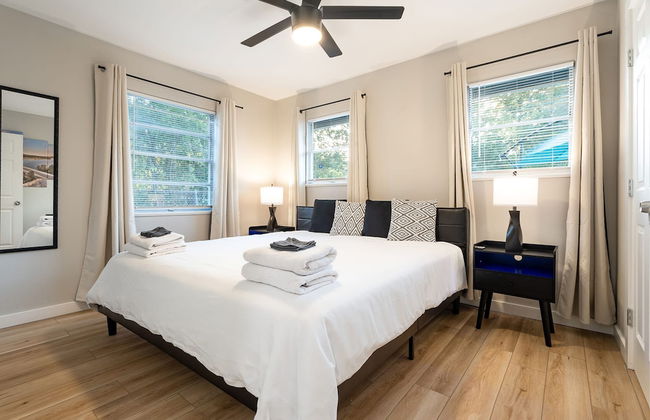 Upstay - Bungalow w Games Golf Fire and Patio - Photo 20