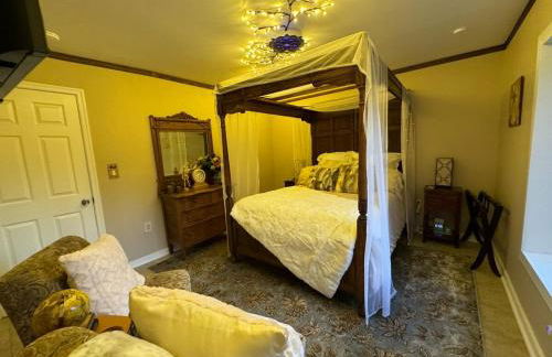 Romantic Getaway or Family Vacay with Mountain Views & Hot Tub - Foto 15