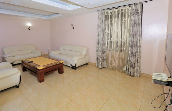 Goldmark Apartments - Photo 16