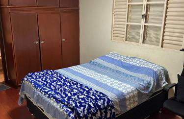 Casa inteira - ótima localização - Foto 8