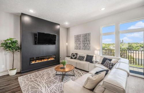 Modern 3-Story Townhome - Foto 31