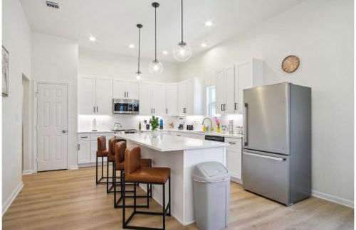 Sleek 4BR3BA Urban Living w Downtown Views - Foto 8