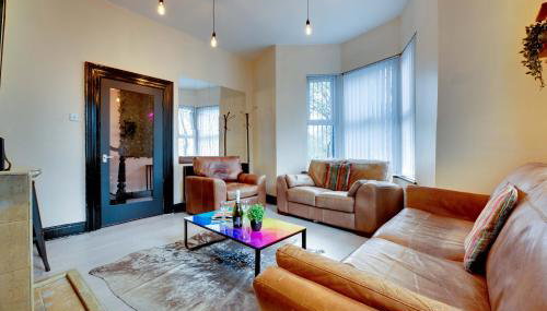 Newcastle CITY APT5,FREE STREET PARKING,4 BEDROOM HOUSE WITH 2 FULL BATHROOM AND KITCHEN,ALL ROOMS WITH TVs,7 BEDS,NETFLIX - Foto 5