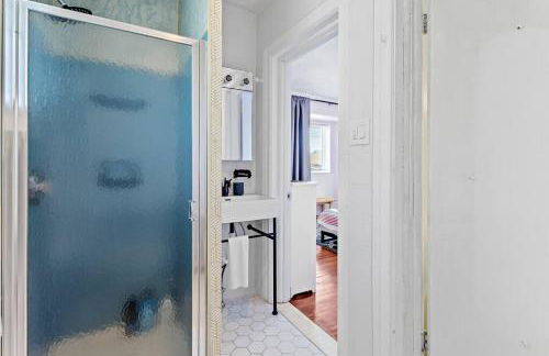 1 Block to Beach - 8BR 5BA Modern Historic Home - Foto 37