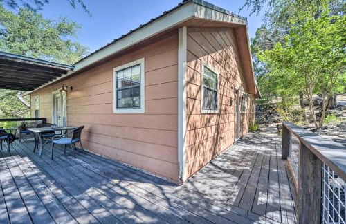 Canyon Lake Hideaway with Fire Pit and Yard! - Foto 39