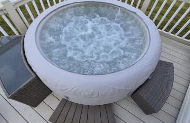 The Blue Lagoon 2 bedroom lodge with hot tub - Foto 45