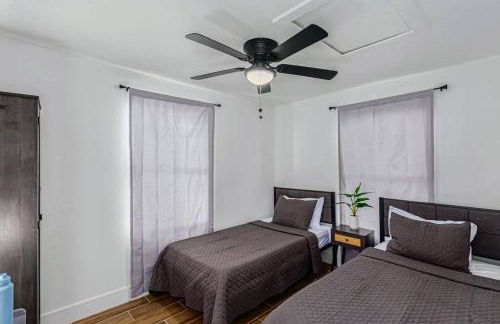 Phoenix Retreat - 2 Bedroom Home with King-Size Bed - 3 Smart TVs - 10 min from Airp - Unit A - Foto 8