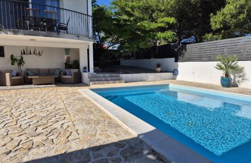 Family friendly house with a swimming pool Vrpolje, Sibenik - 24345 - Photo 9