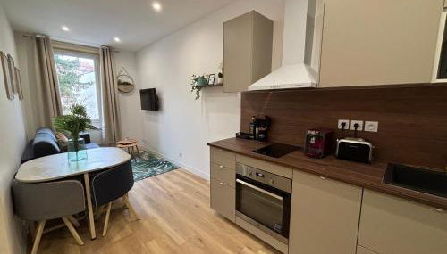 Élégant T2 à Bron, Tramway à 2min, Box Parking, 4Personnes - Photo 1