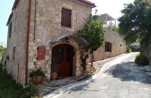 Charmante maison crétoise à Embrosneros - Photo 3