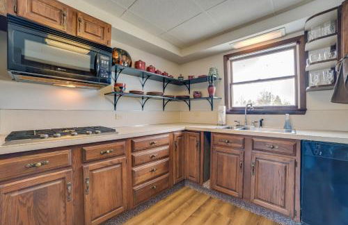 Cozy Tawas City Home with Views of Lake Huron! - Foto 10