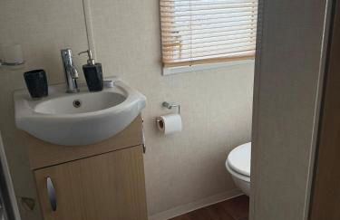 Lovely Serenity 1 and gorgeous Serenity 2 are 3 bedroom 2 bathroom caravans - Foto 15